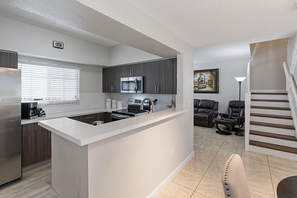 305 NW 19th St