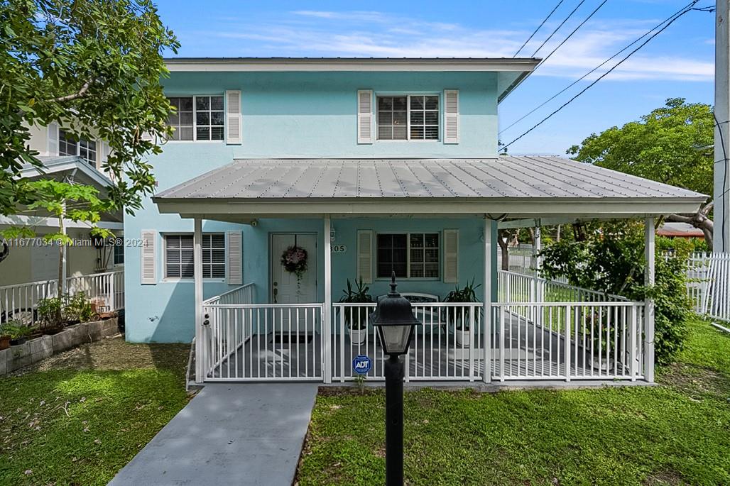 305 NW 19th St