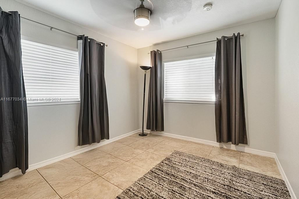 305 NW 19th St