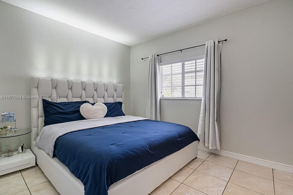 305 NW 19th St