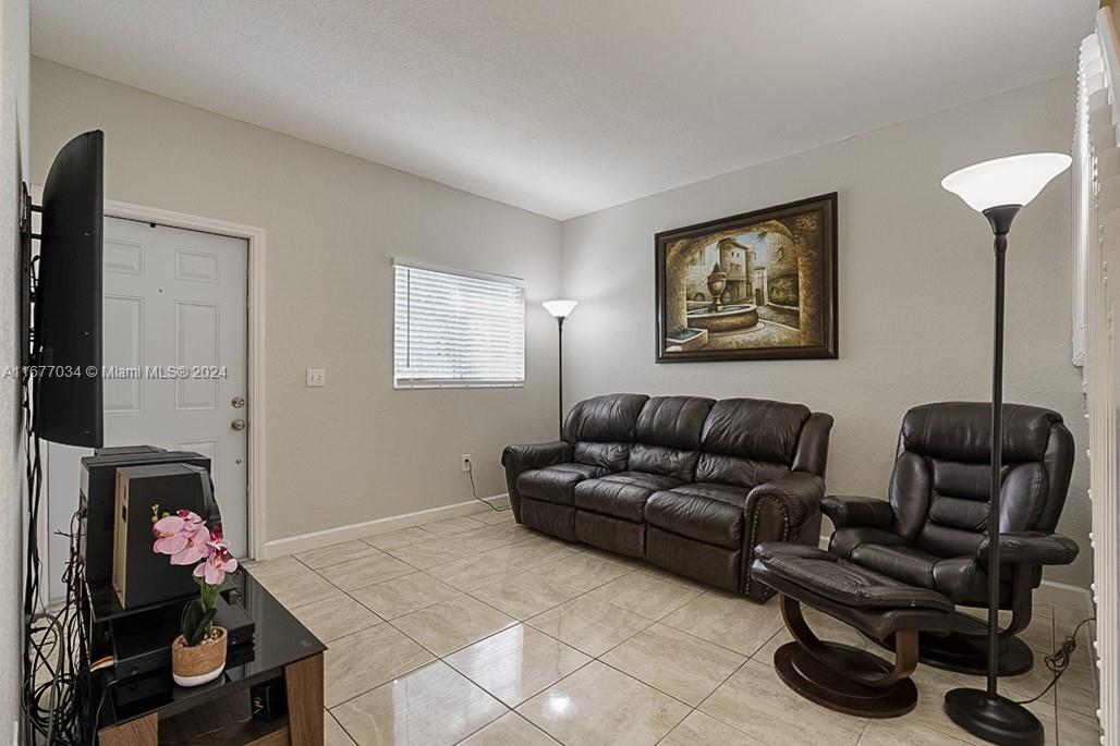 305 NW 19th St