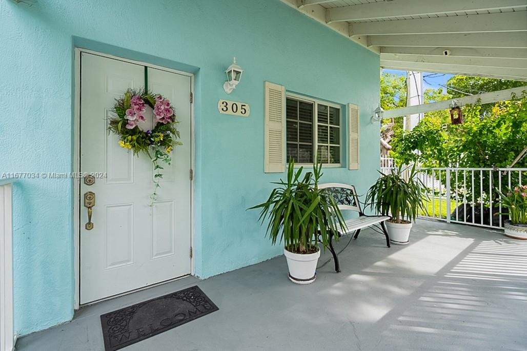 305 NW 19th St