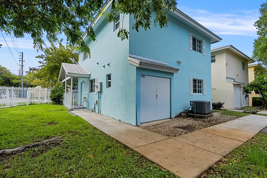 305 NW 19th St