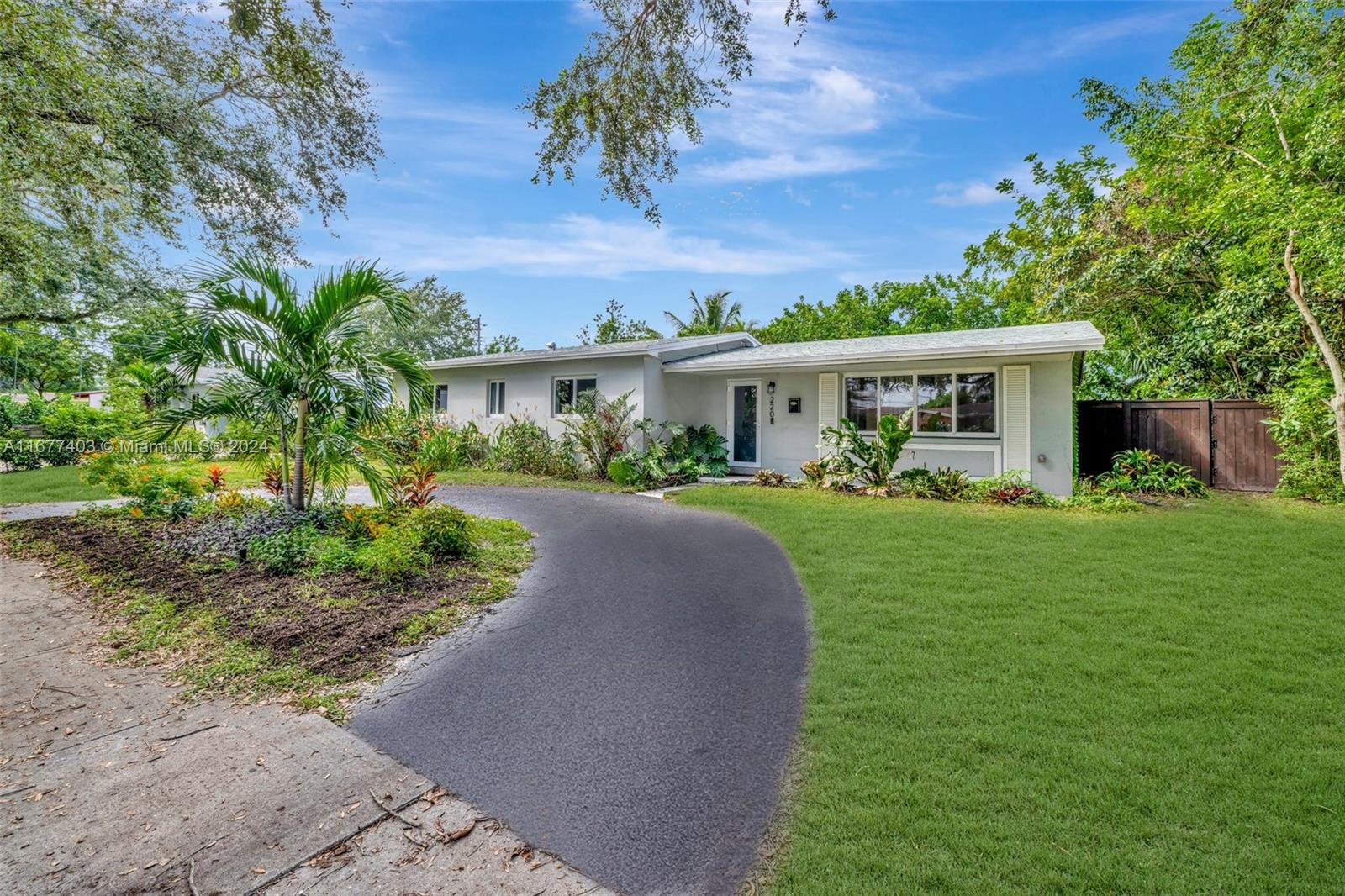 220 N 68th Ave