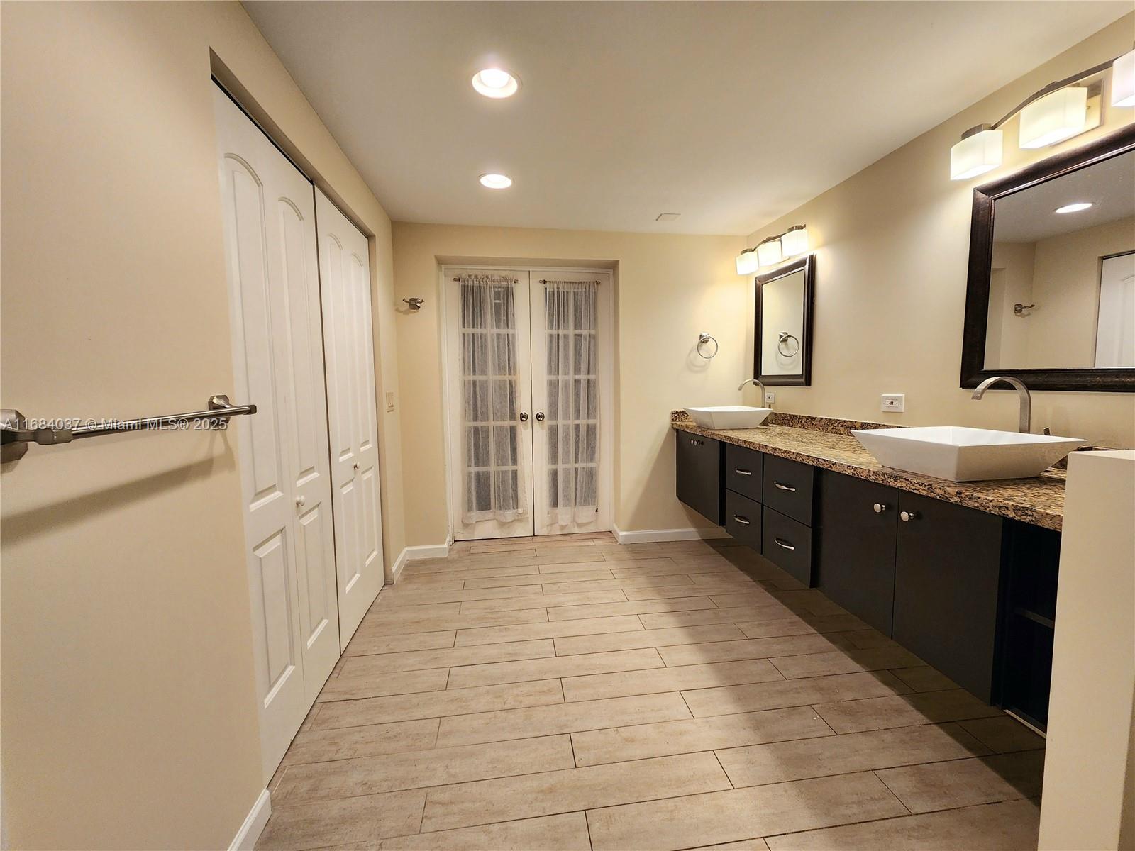 900 SW 10th Ter