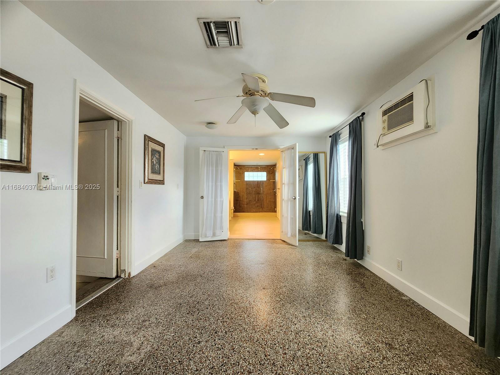 900 SW 10th Ter