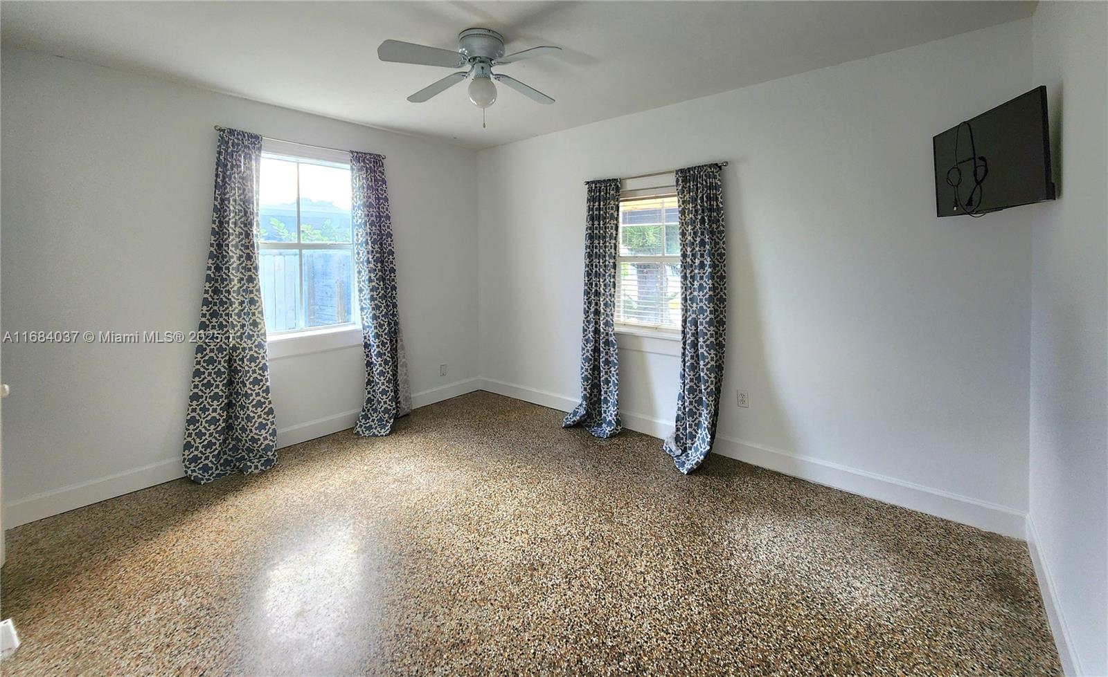 900 SW 10th Ter