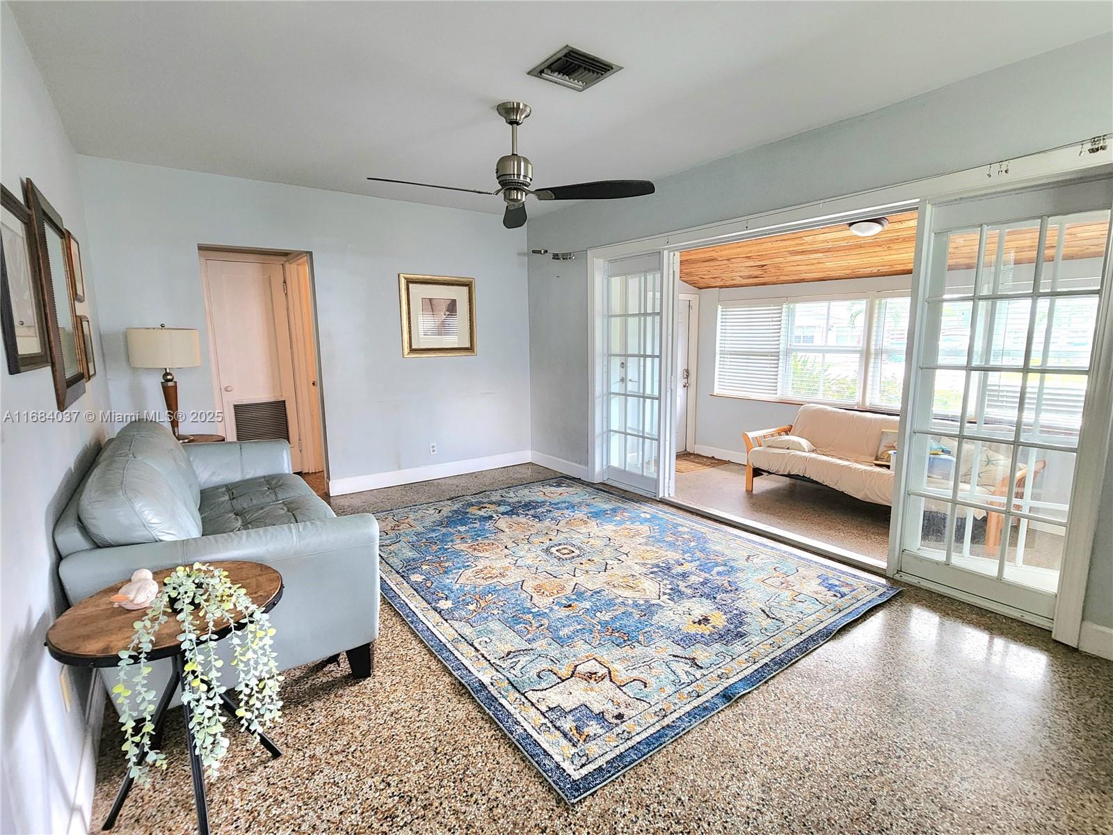 900 SW 10th Ter