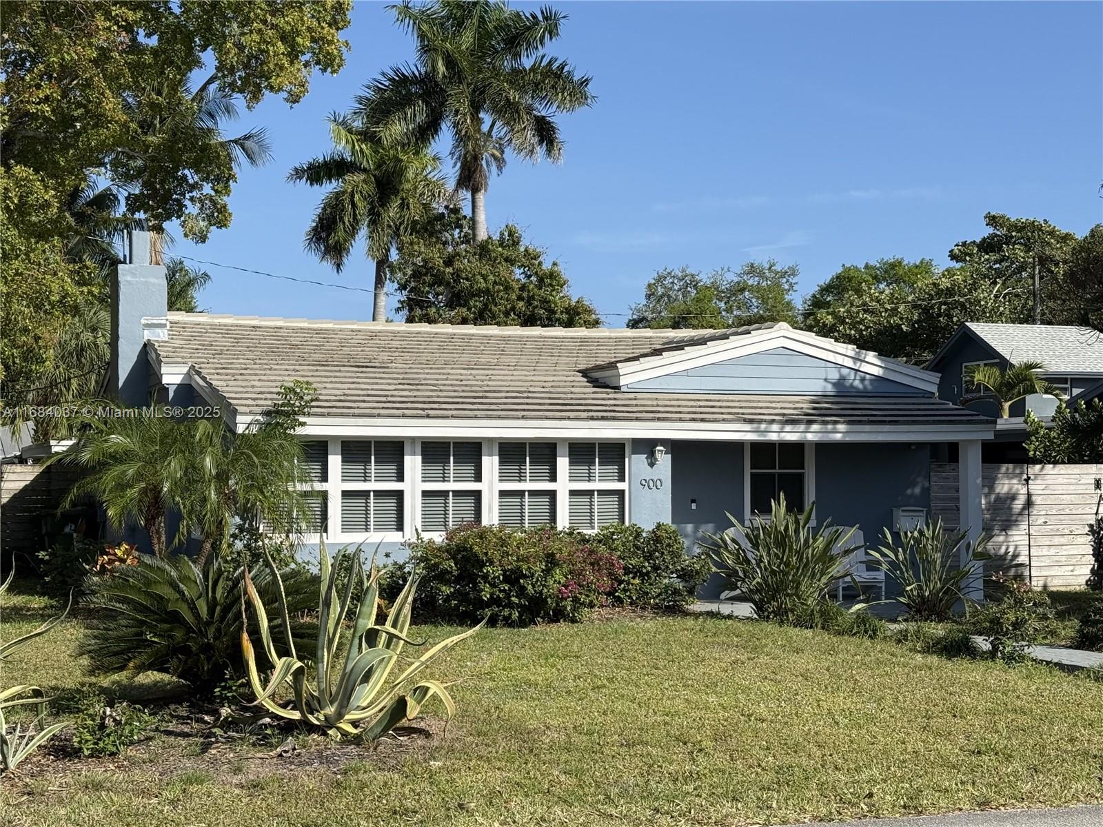 900 SW 10th Ter