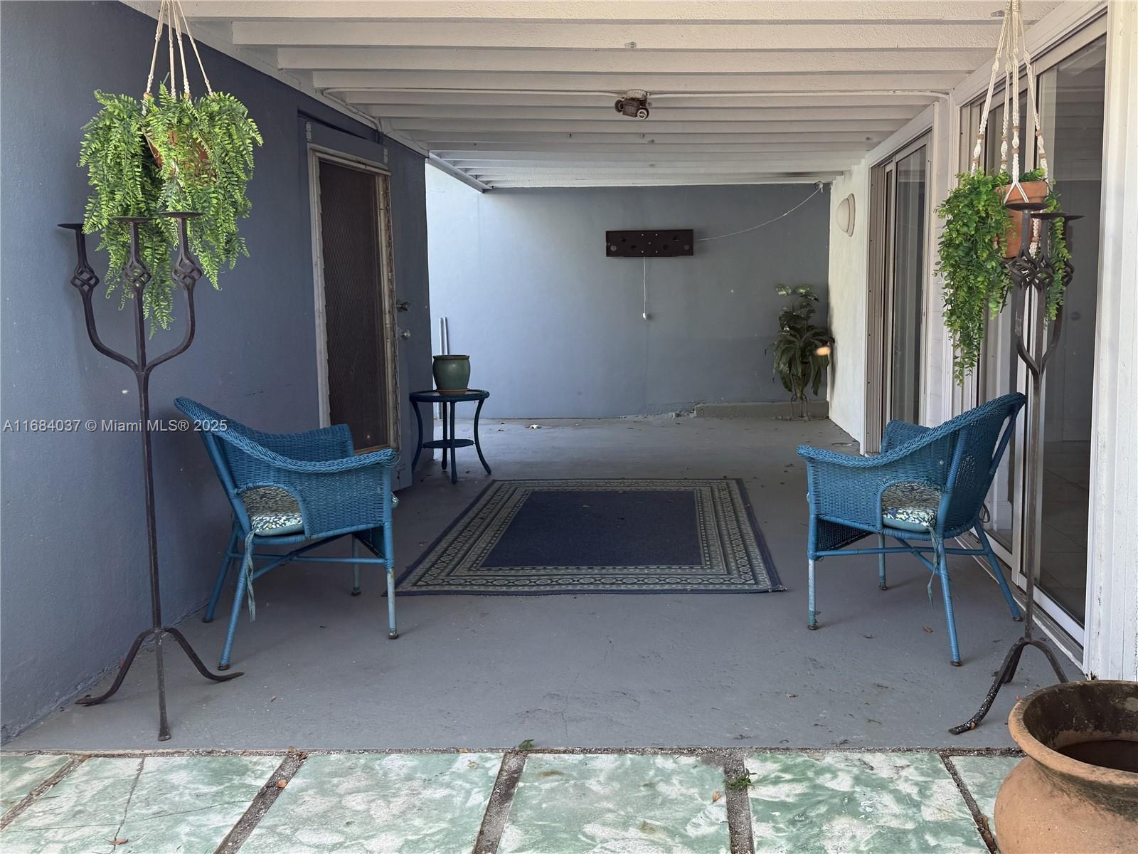 900 SW 10th Ter