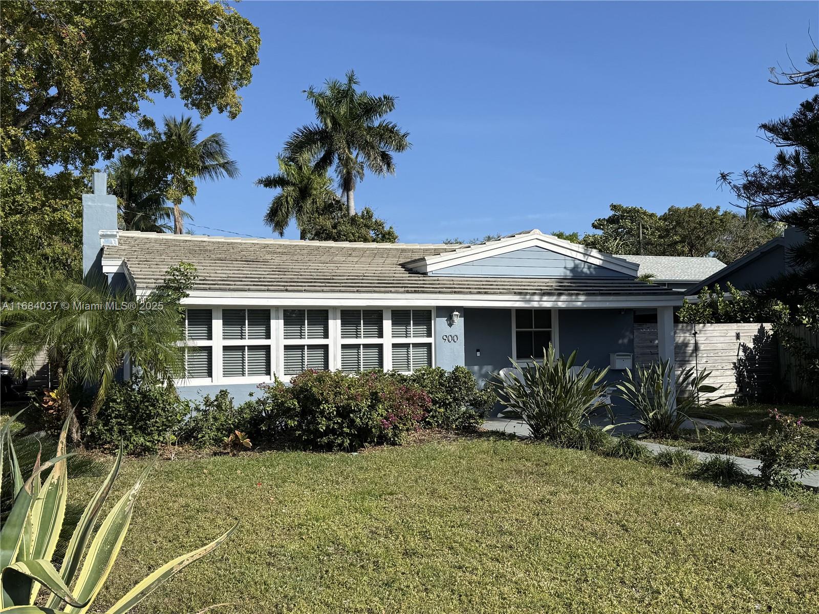 900 SW 10th Ter