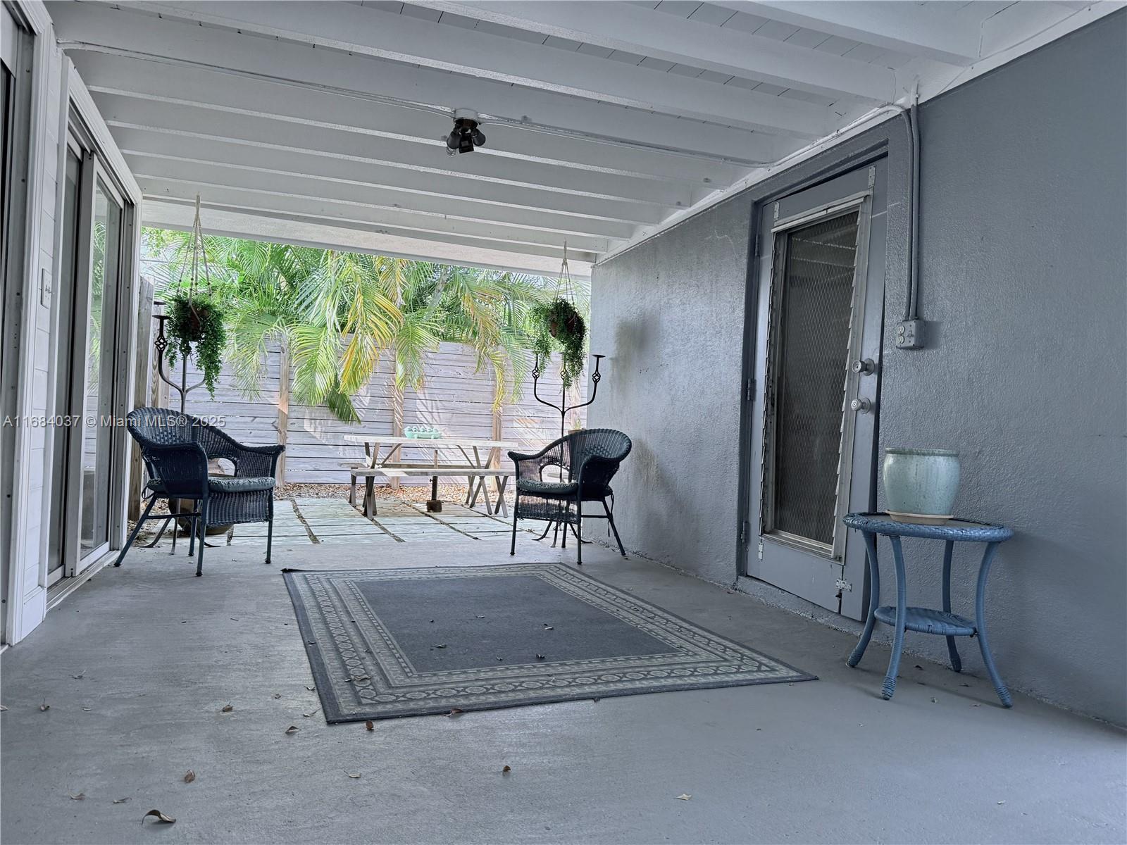 900 SW 10th Ter