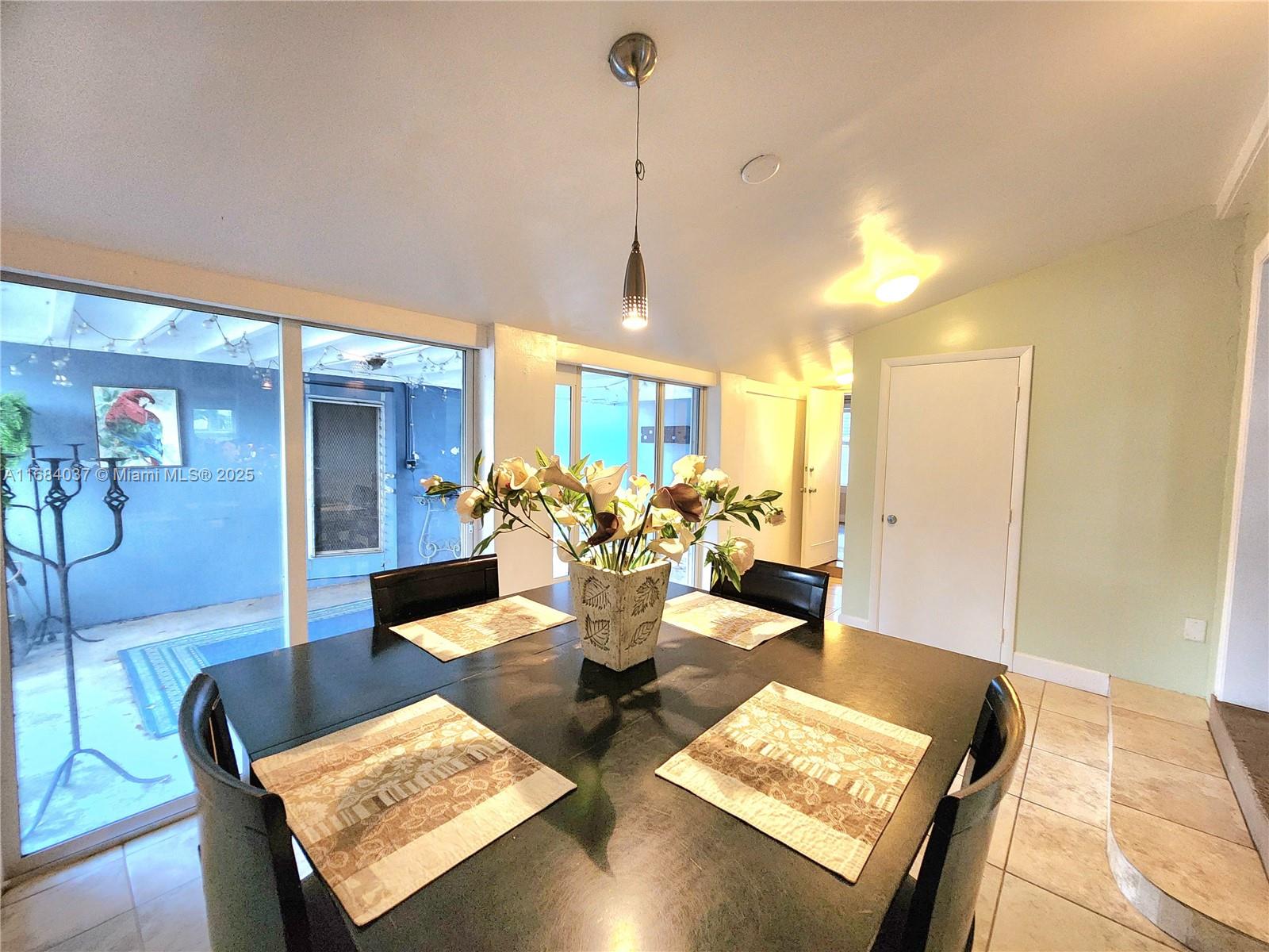 900 SW 10th Ter