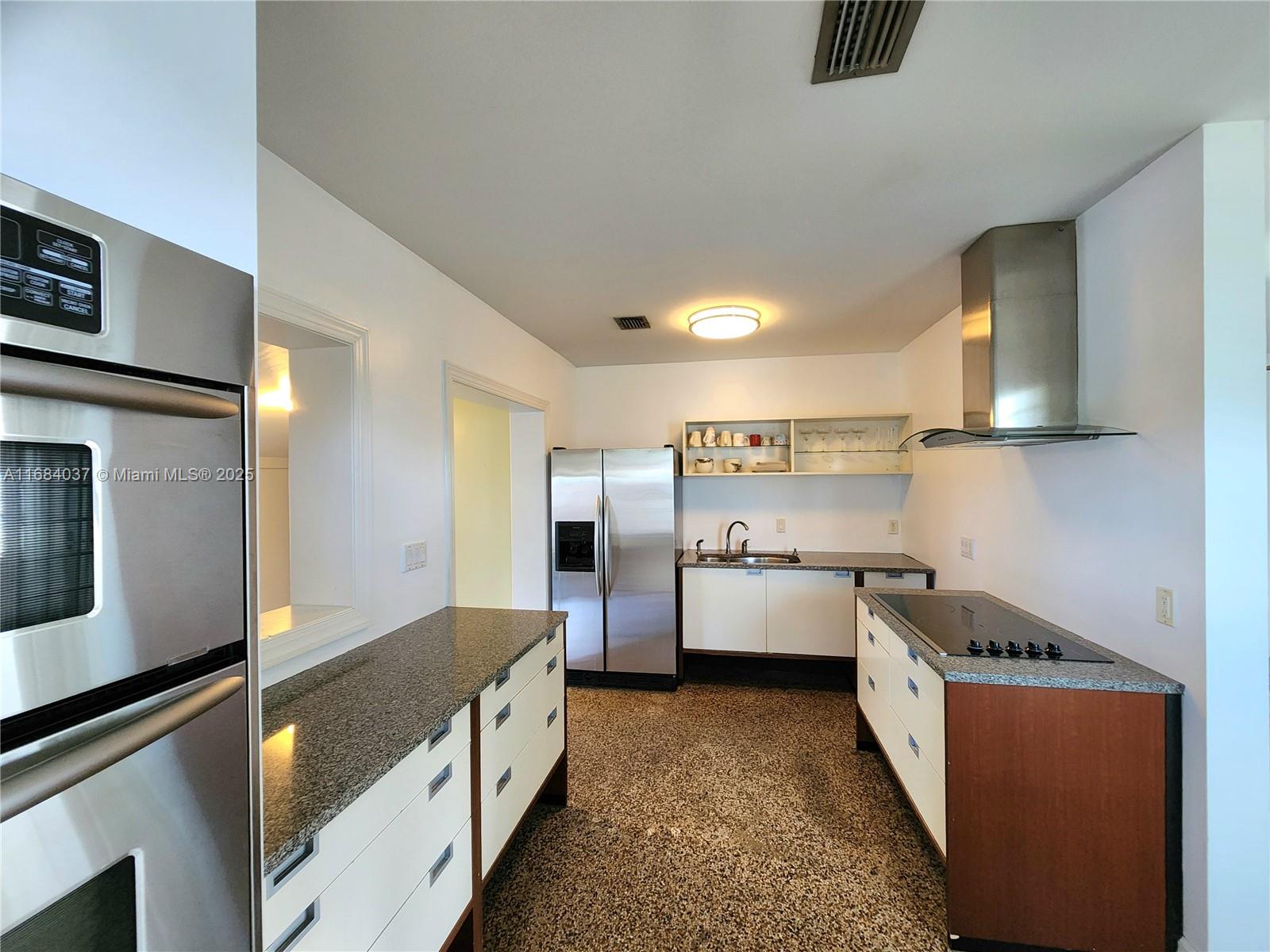 900 SW 10th Ter