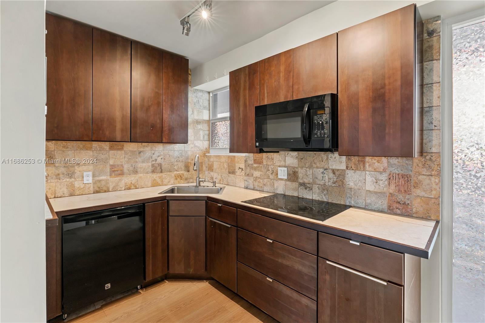 1900 S Ocean Dr # 209
