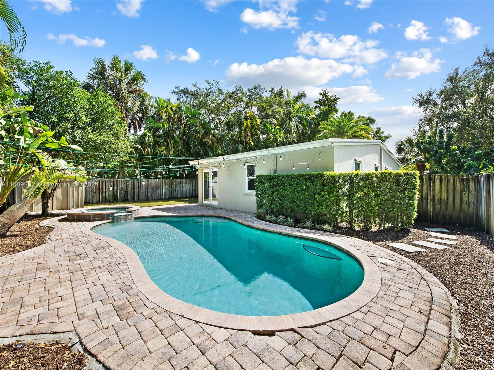 1733 SW 13th Ct