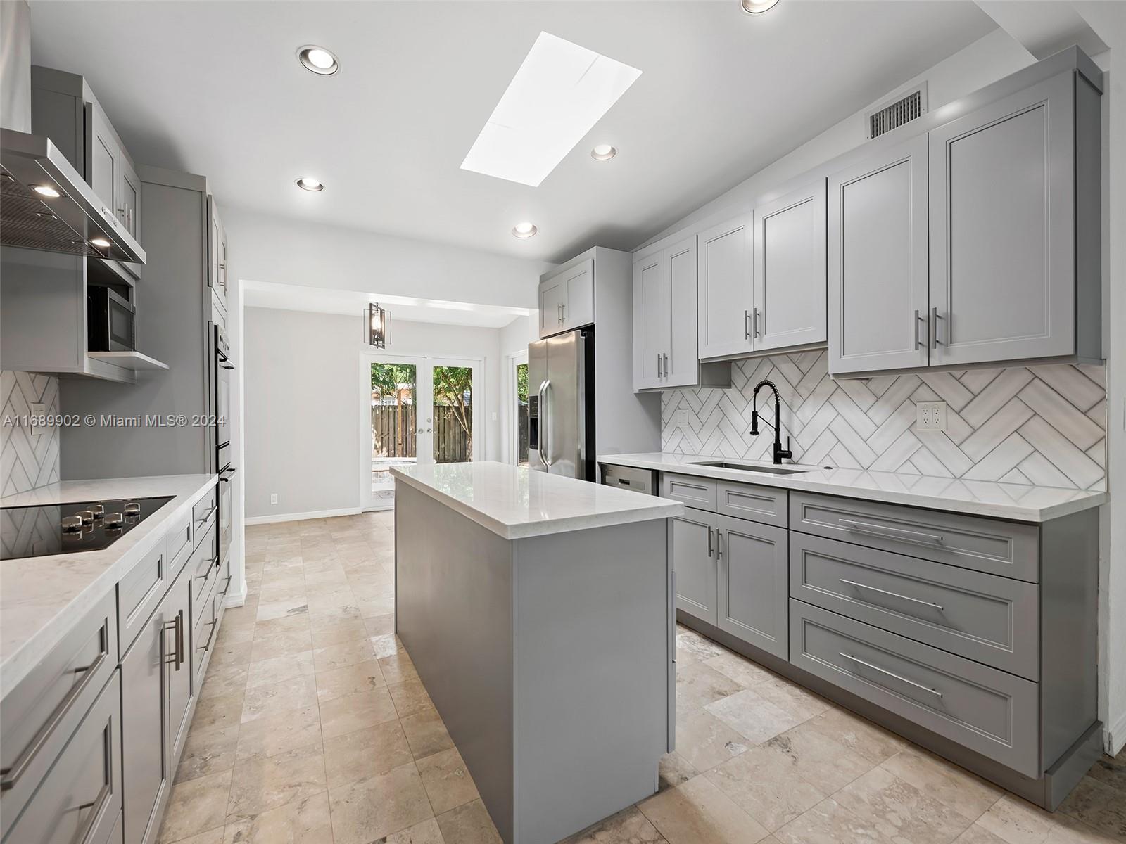 1733 SW 13th Ct