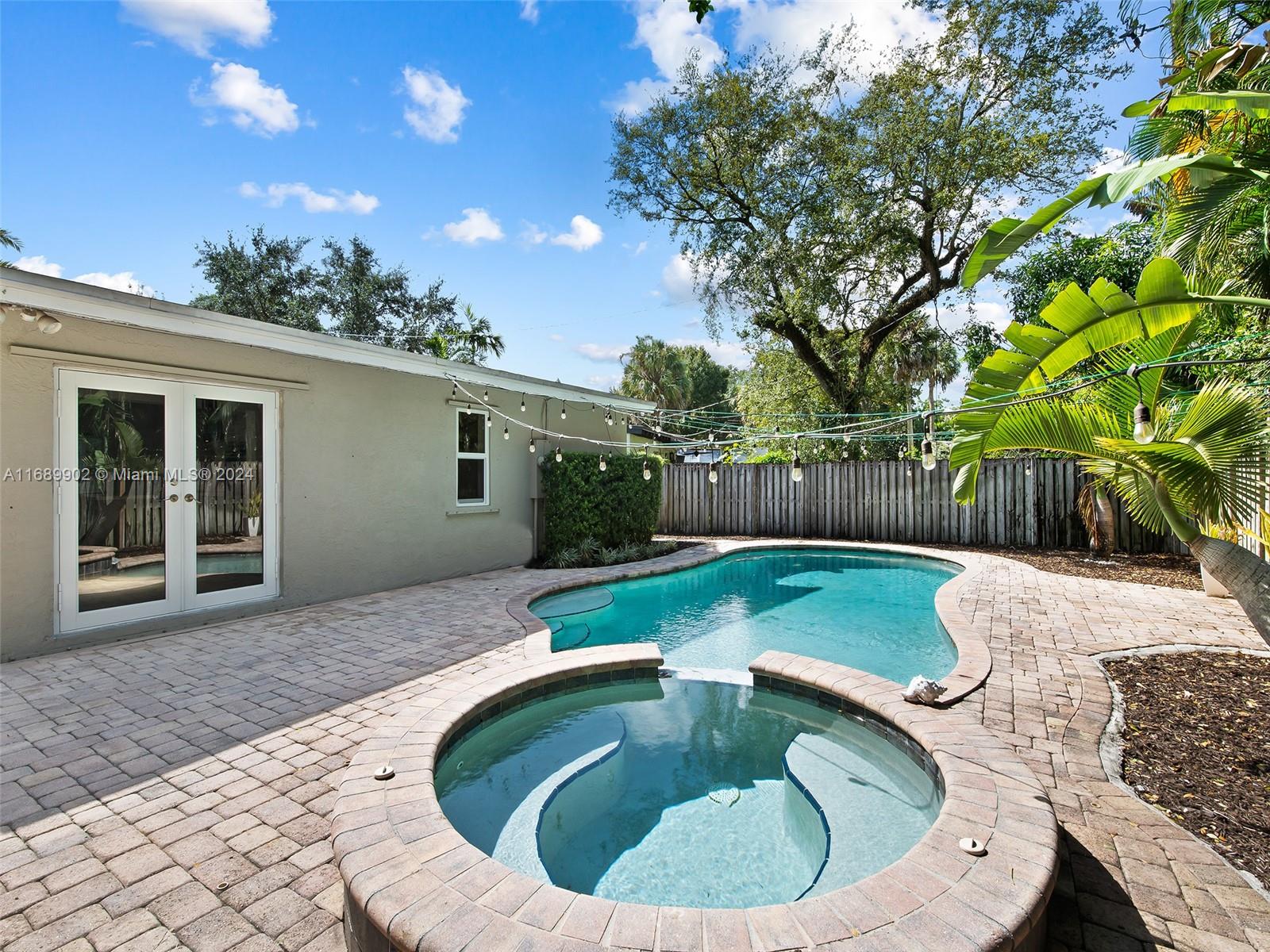 1733 SW 13th Ct