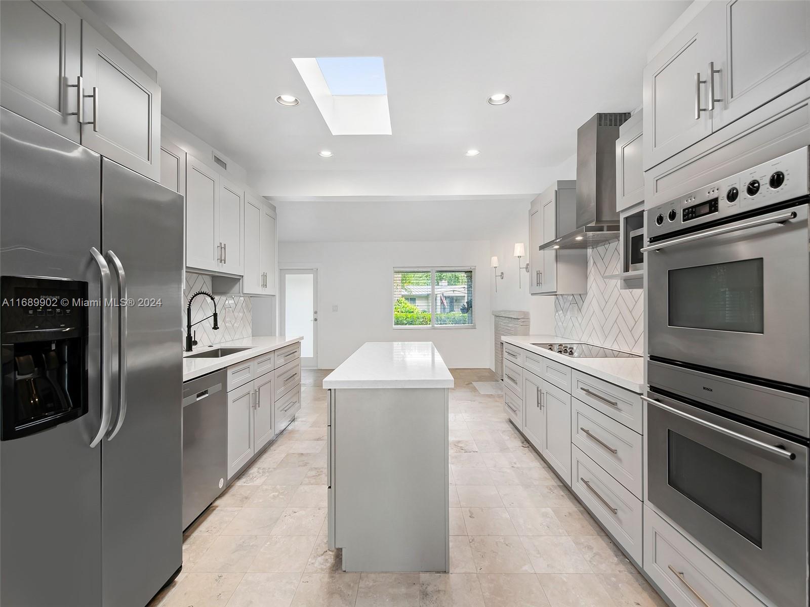 1733 SW 13th Ct