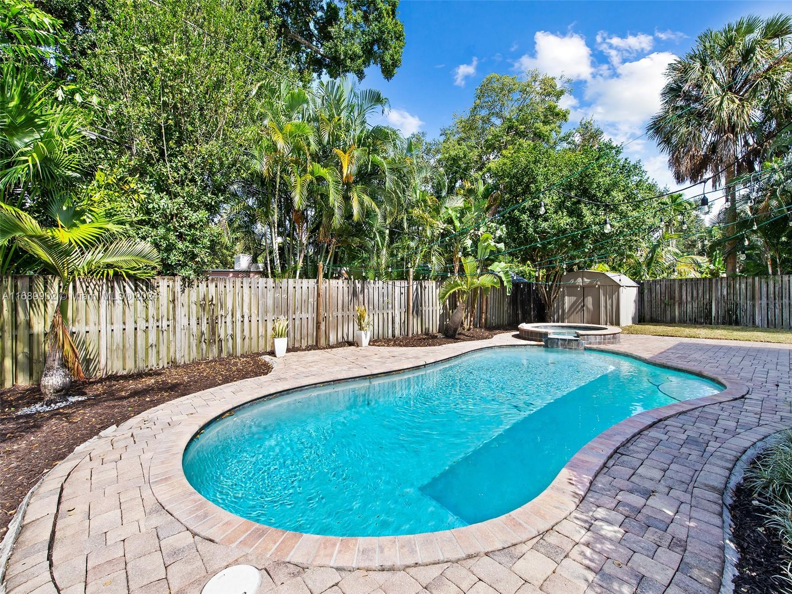 1733 SW 13th Ct