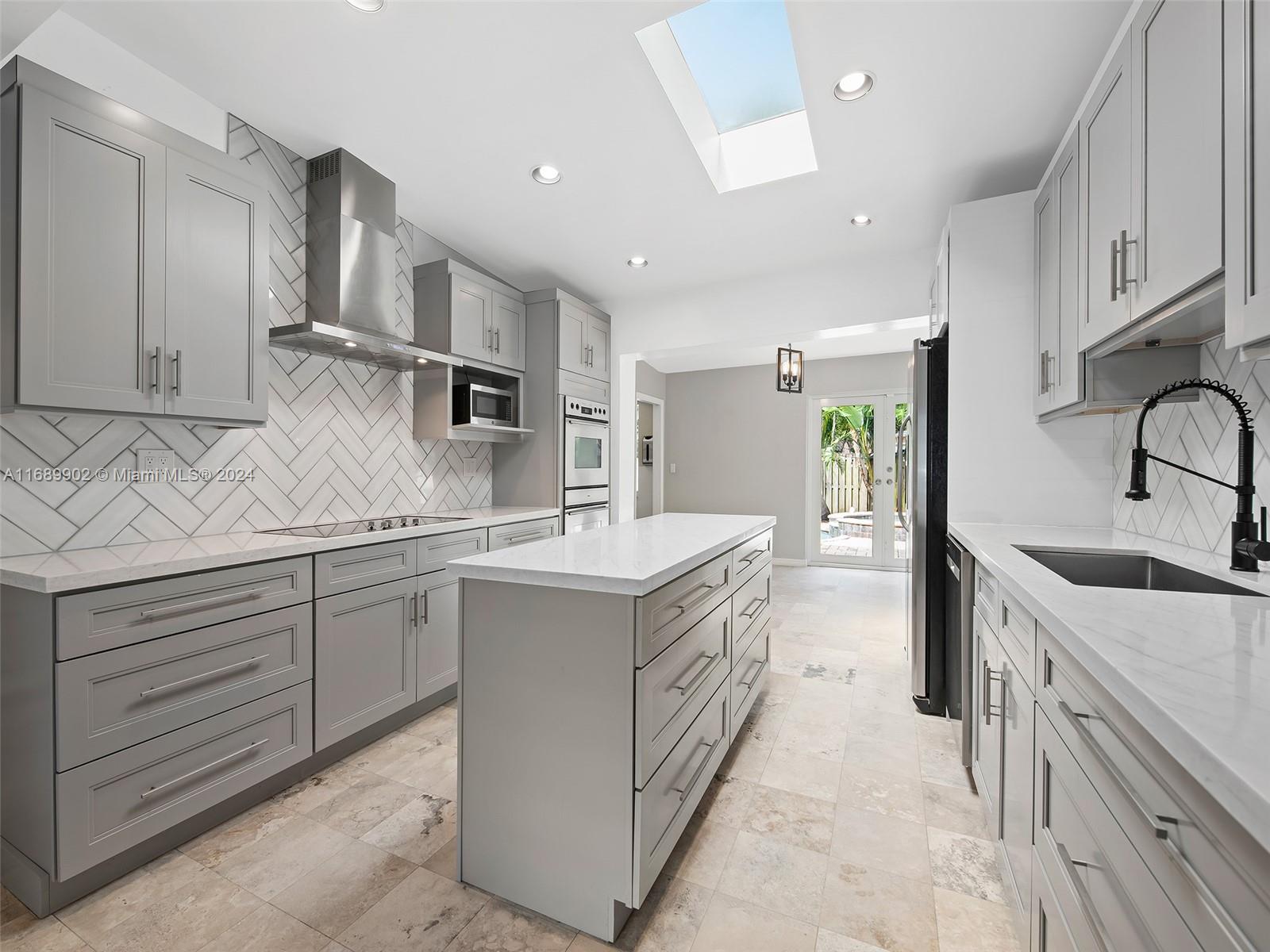 1733 SW 13th Ct