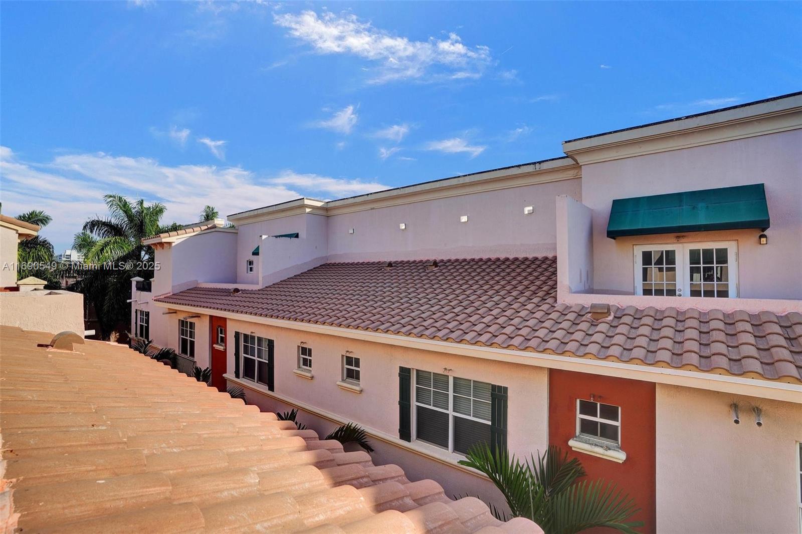 1033 NE 17th Way # 805