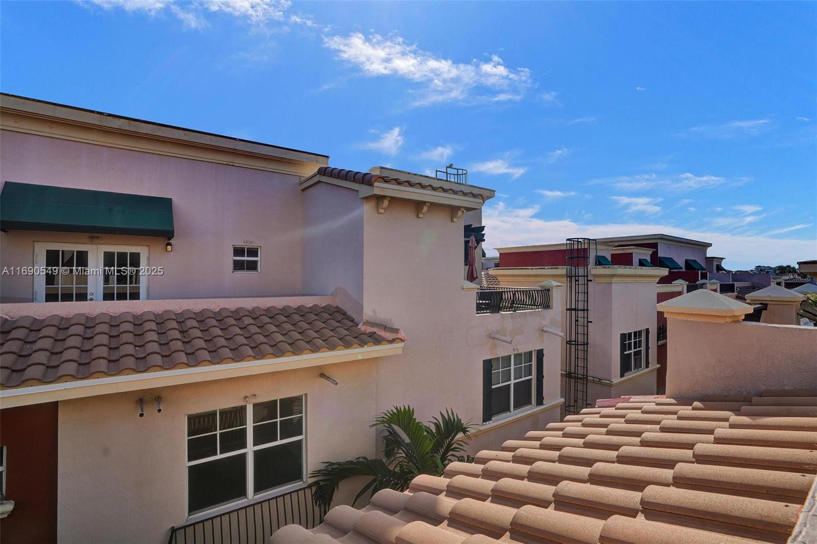 1033 NE 17th Way # 805