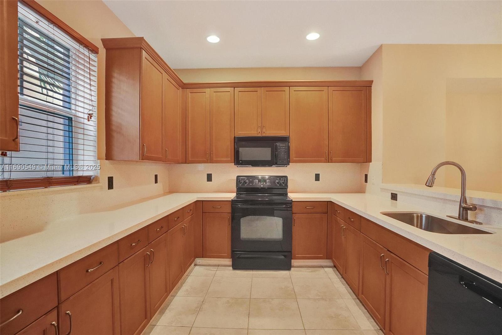 1033 NE 17th Way # 805