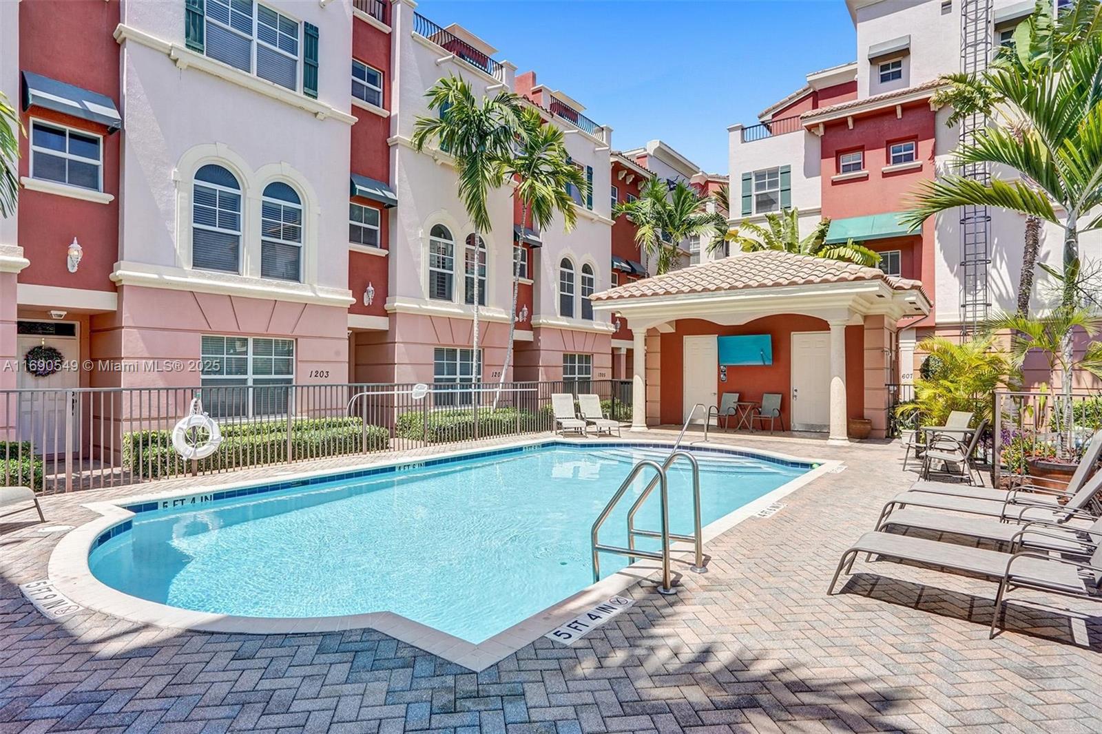1033 NE 17th Way # 805