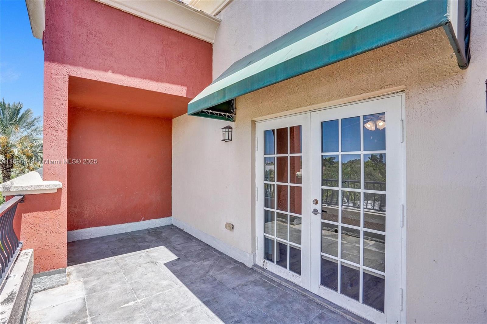 1033 NE 17th Way # 805