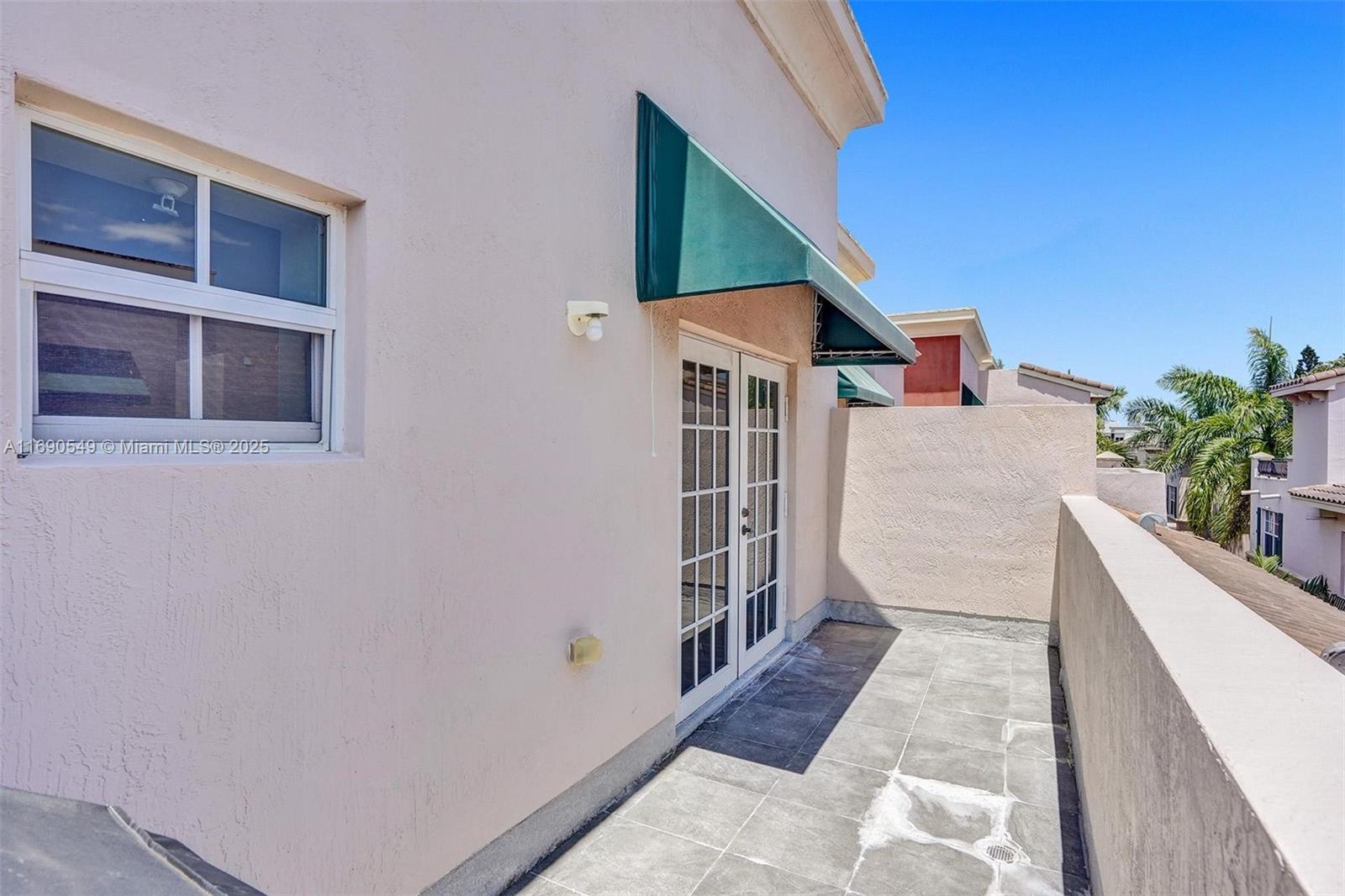 1033 NE 17th Way # 805