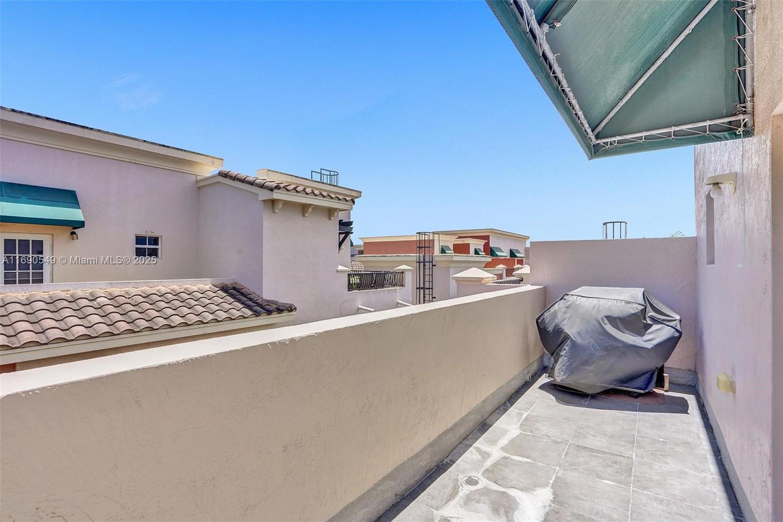 1033 NE 17th Way # 805