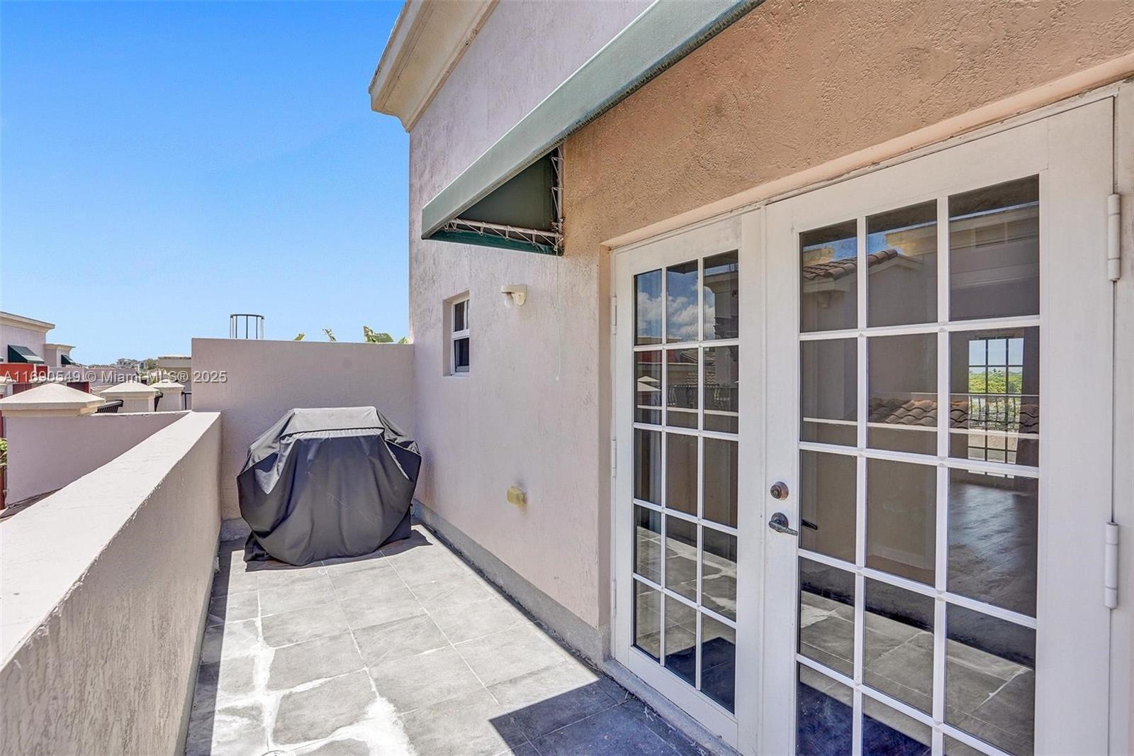 1033 NE 17th Way # 805