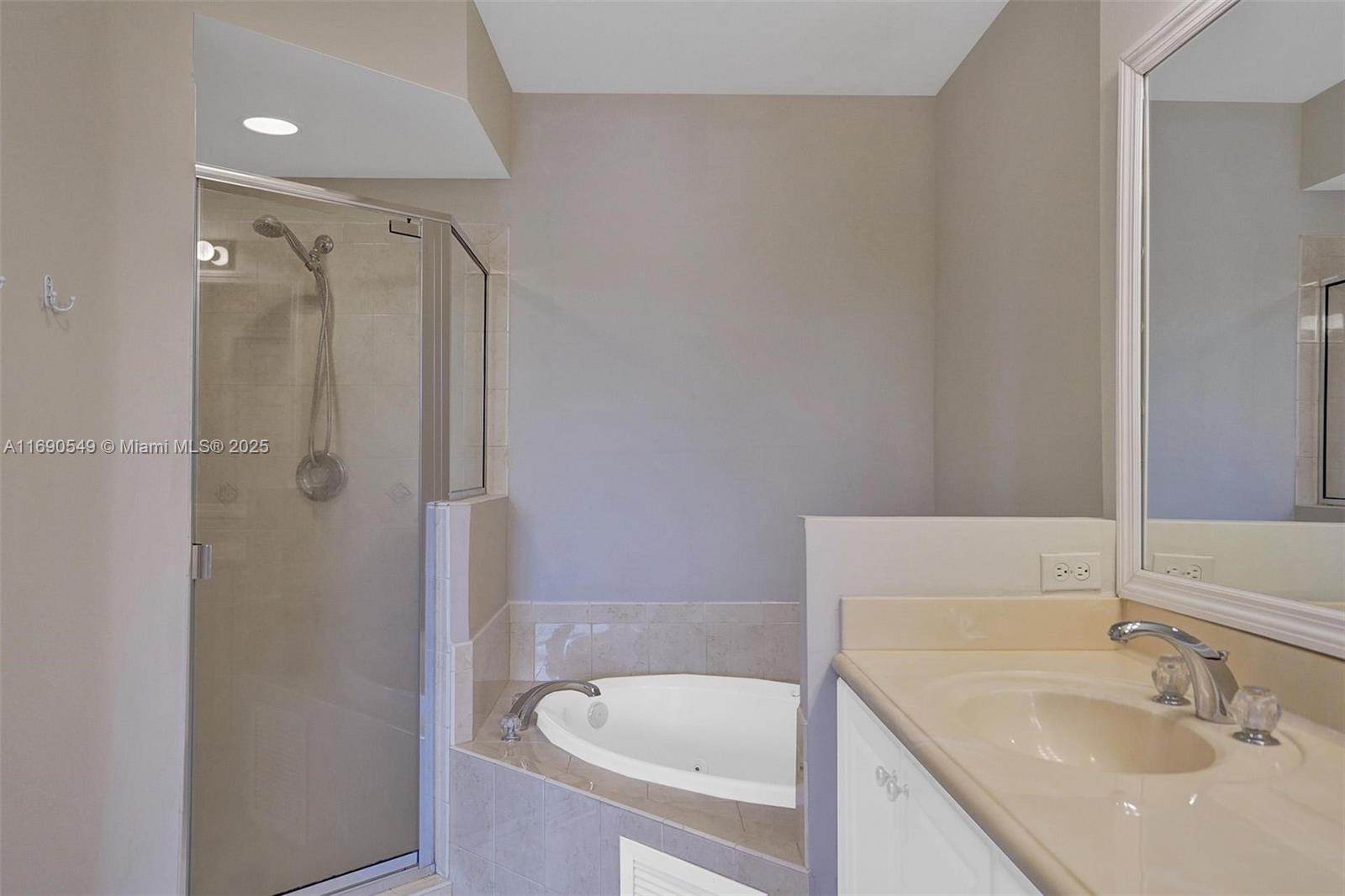 1033 NE 17th Way # 805
