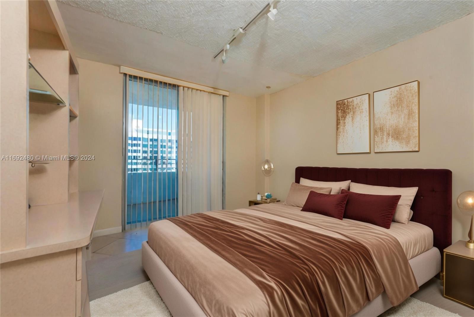 5555 Collins Ave # 14U