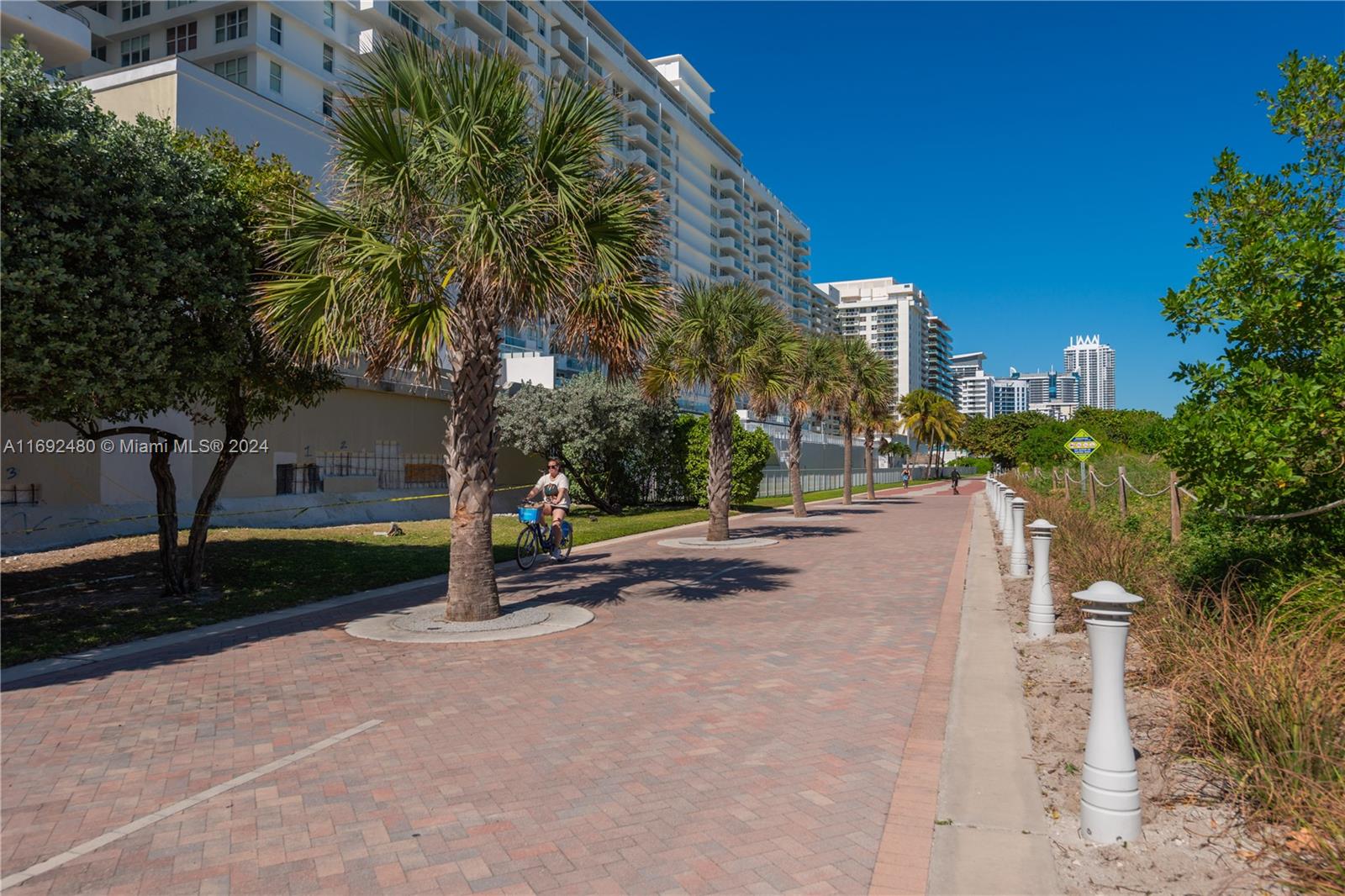 5555 Collins Ave # 14U