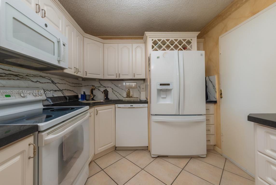 5555 Collins Ave # 14U