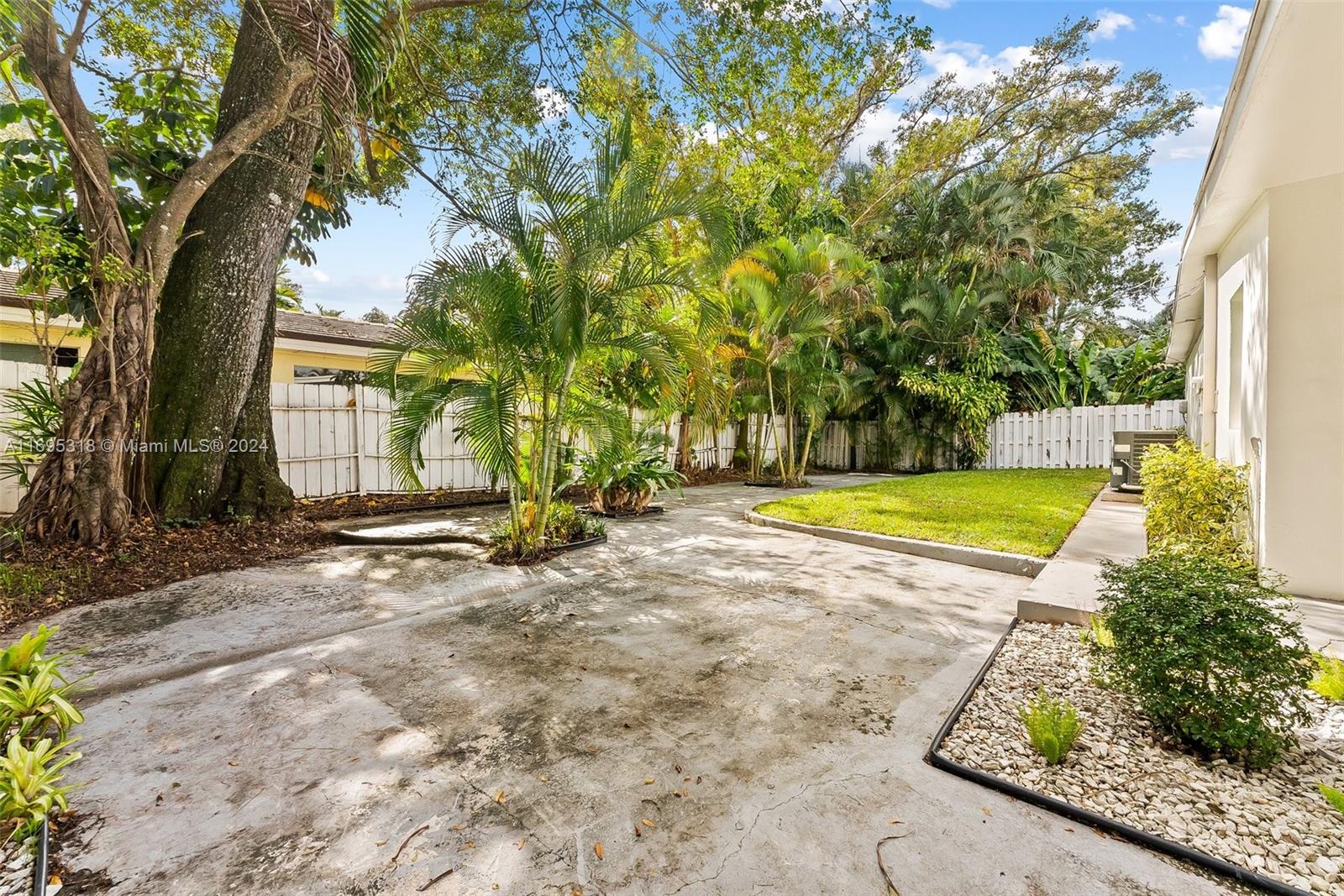 1504 SW 13th Ct