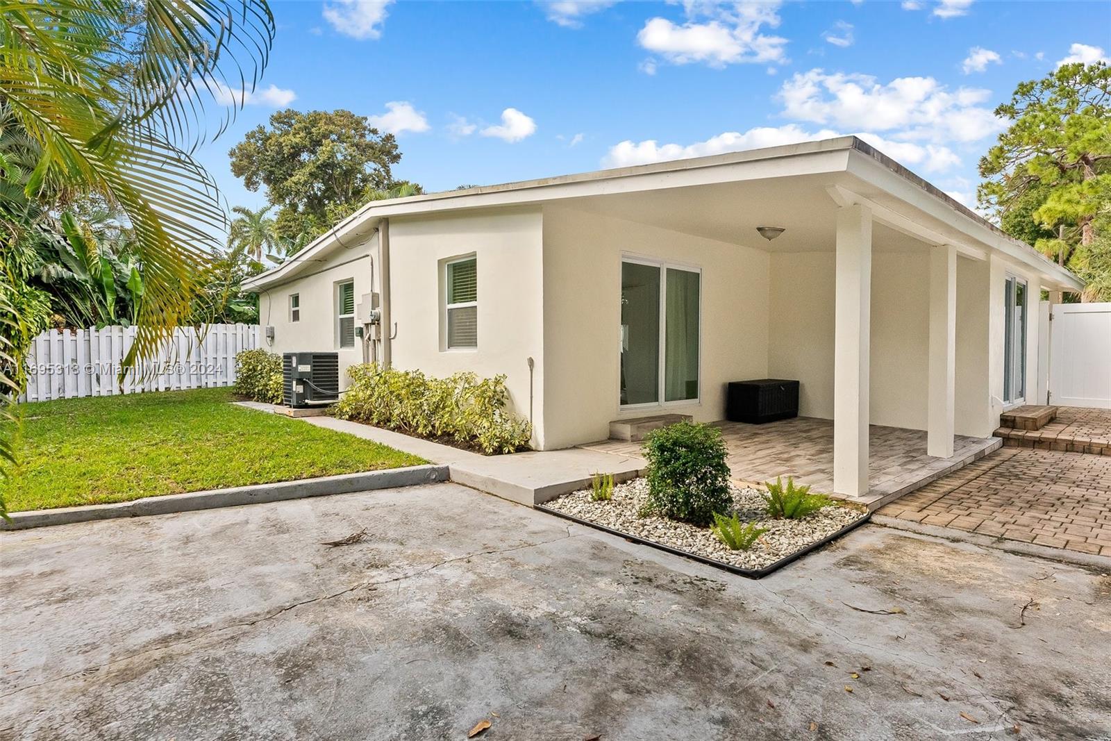 1504 SW 13th Ct