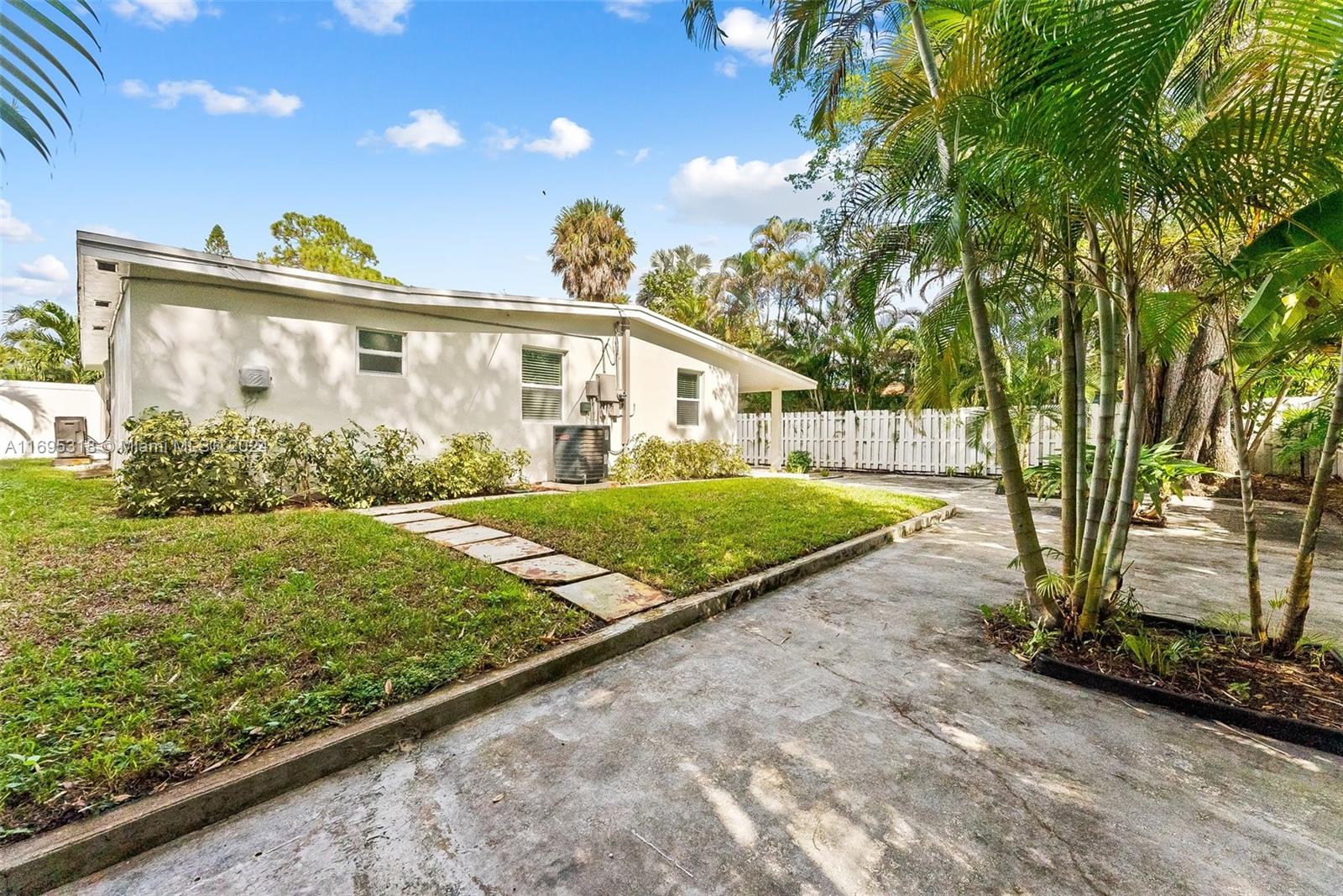 1504 SW 13th Ct