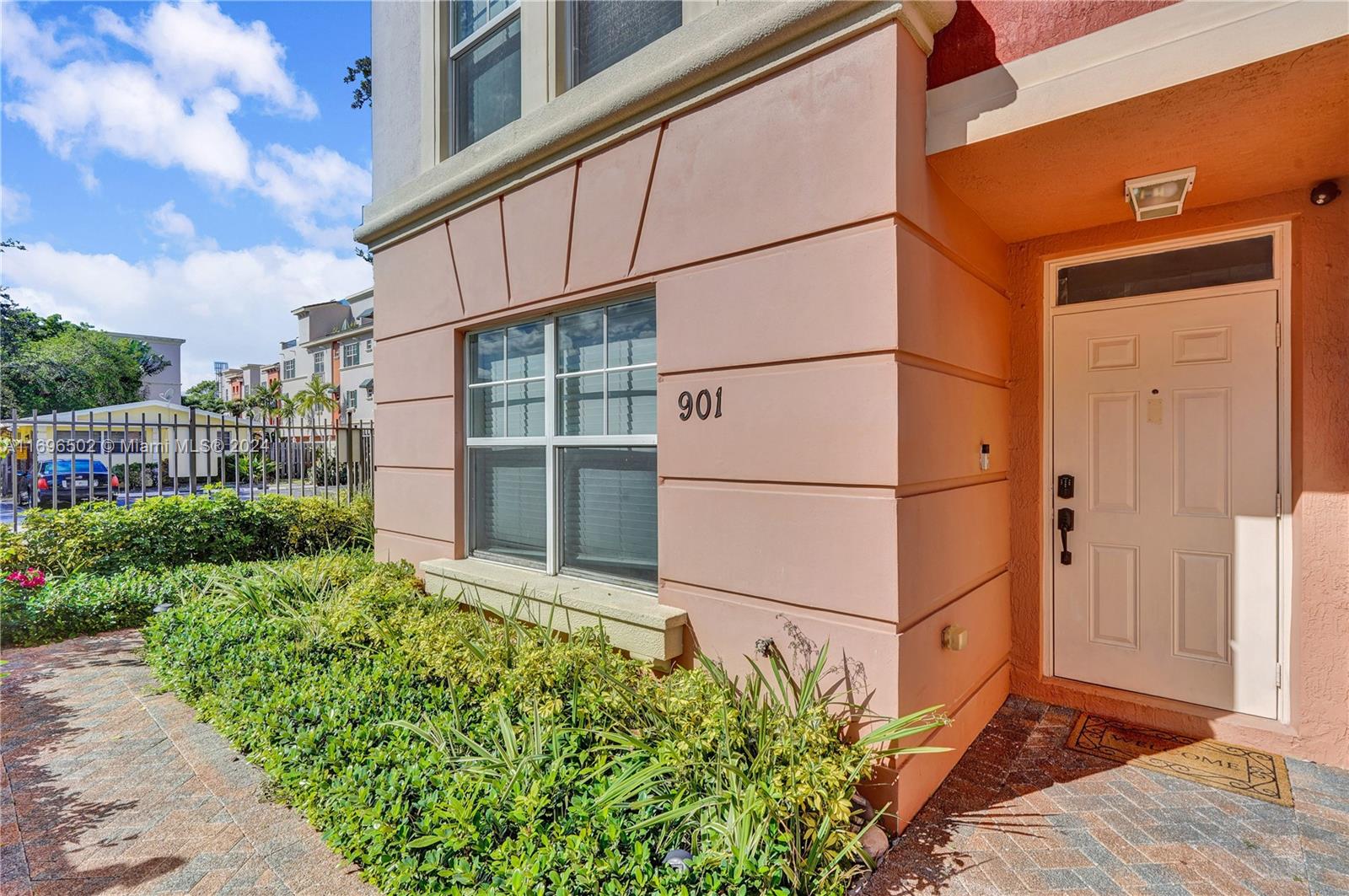 1033 NE 17th Way # 901