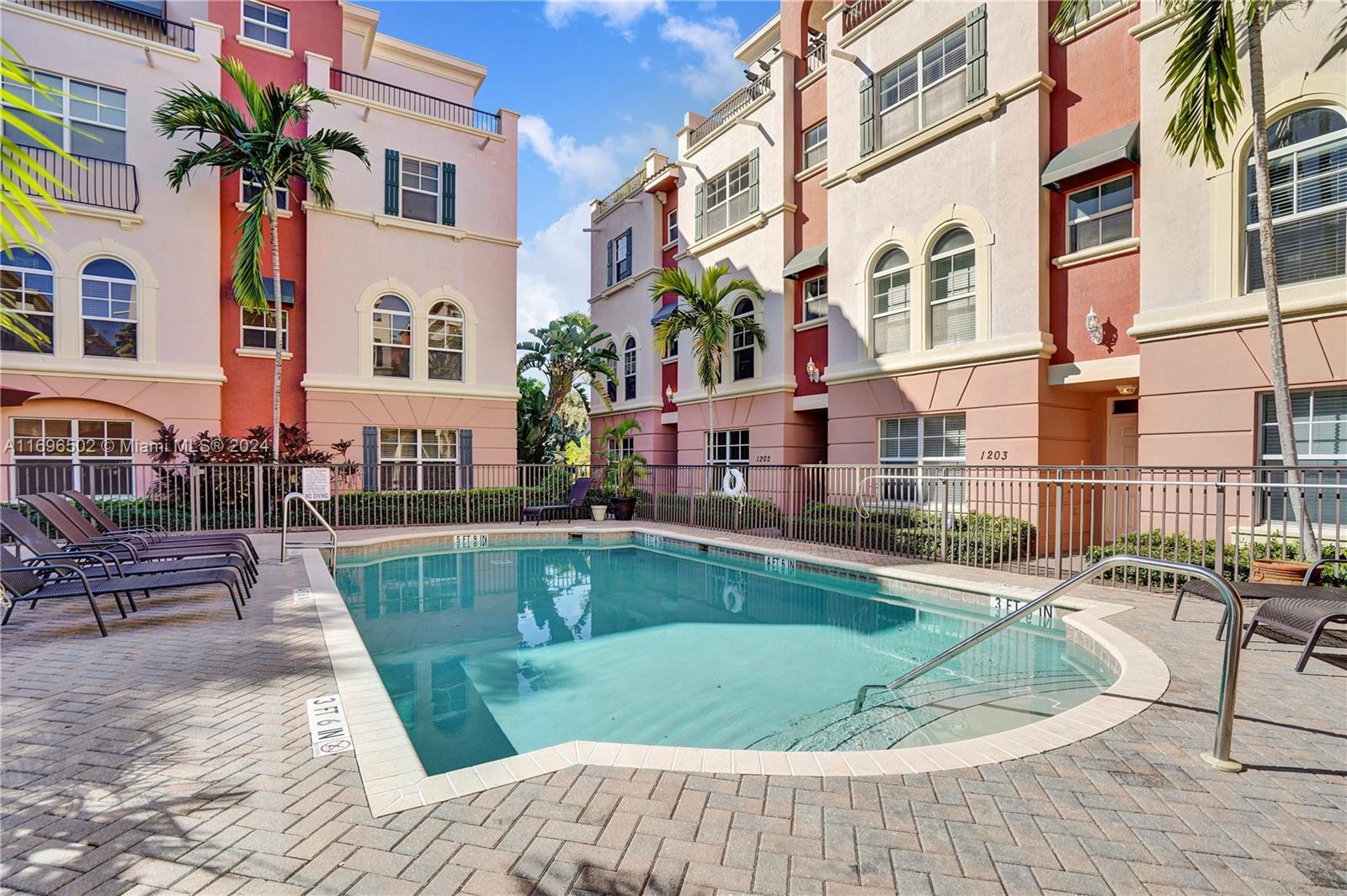 1033 NE 17th Way # 901