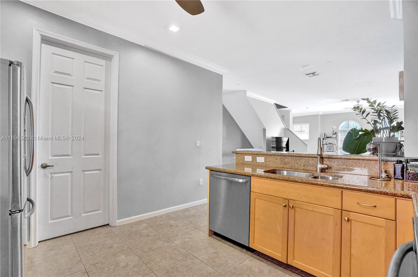 1033 NE 17th Way # 901