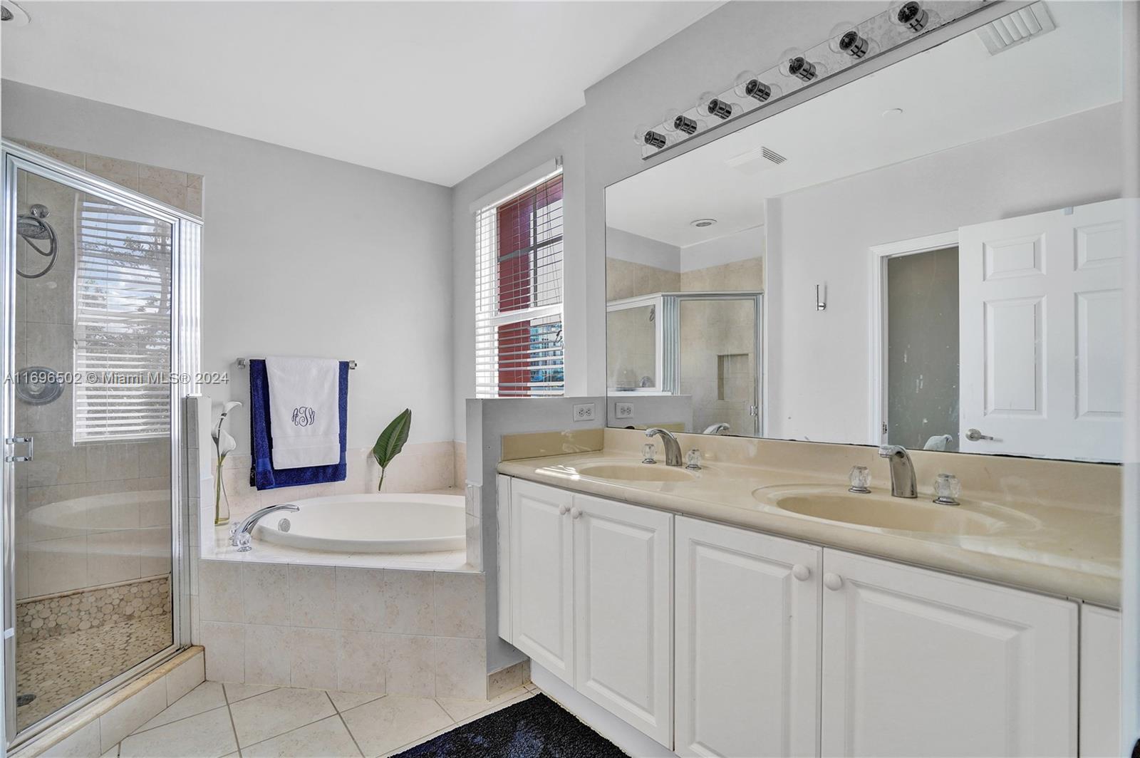 1033 NE 17th Way # 901