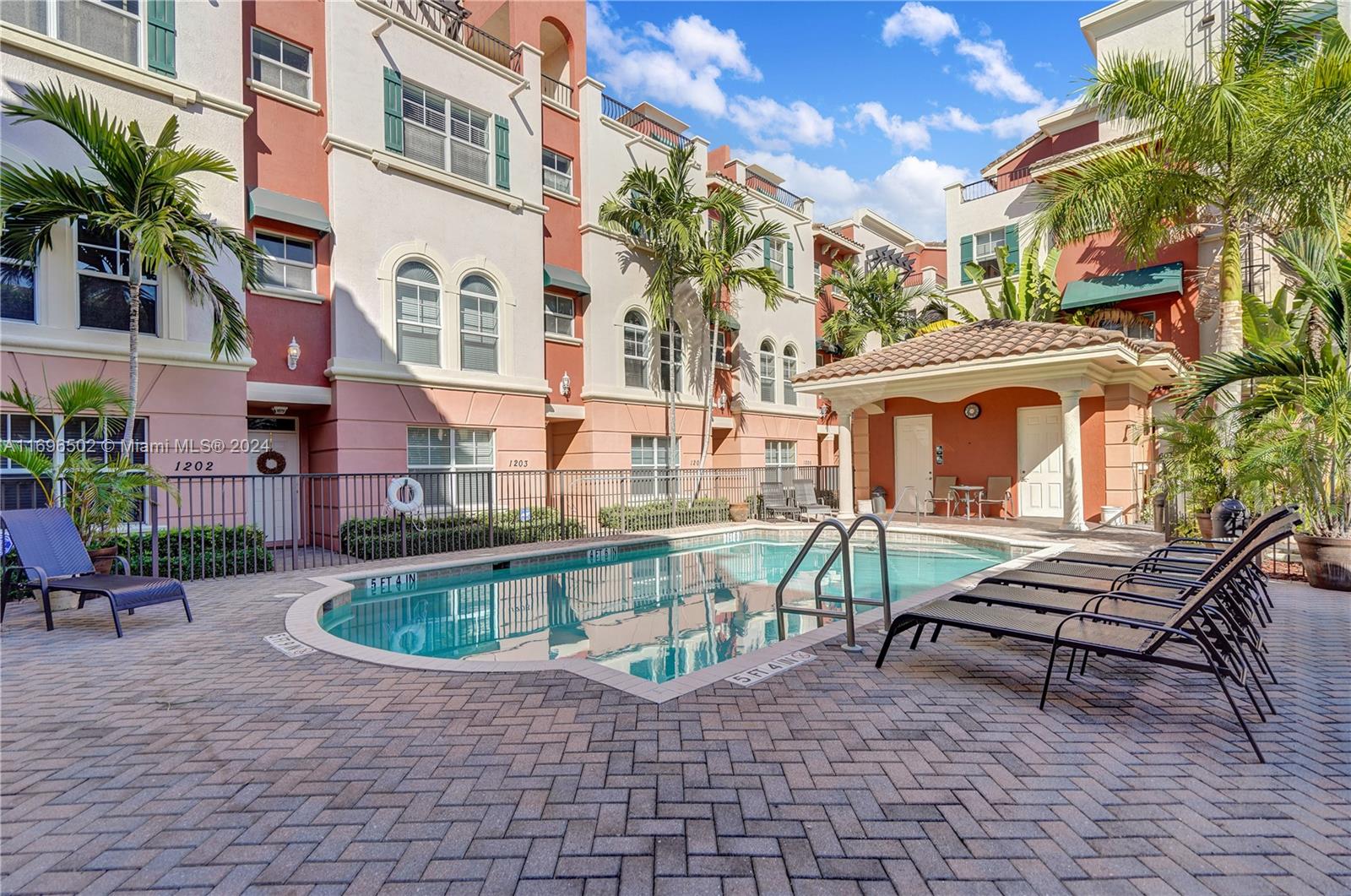1033 NE 17th Way # 901