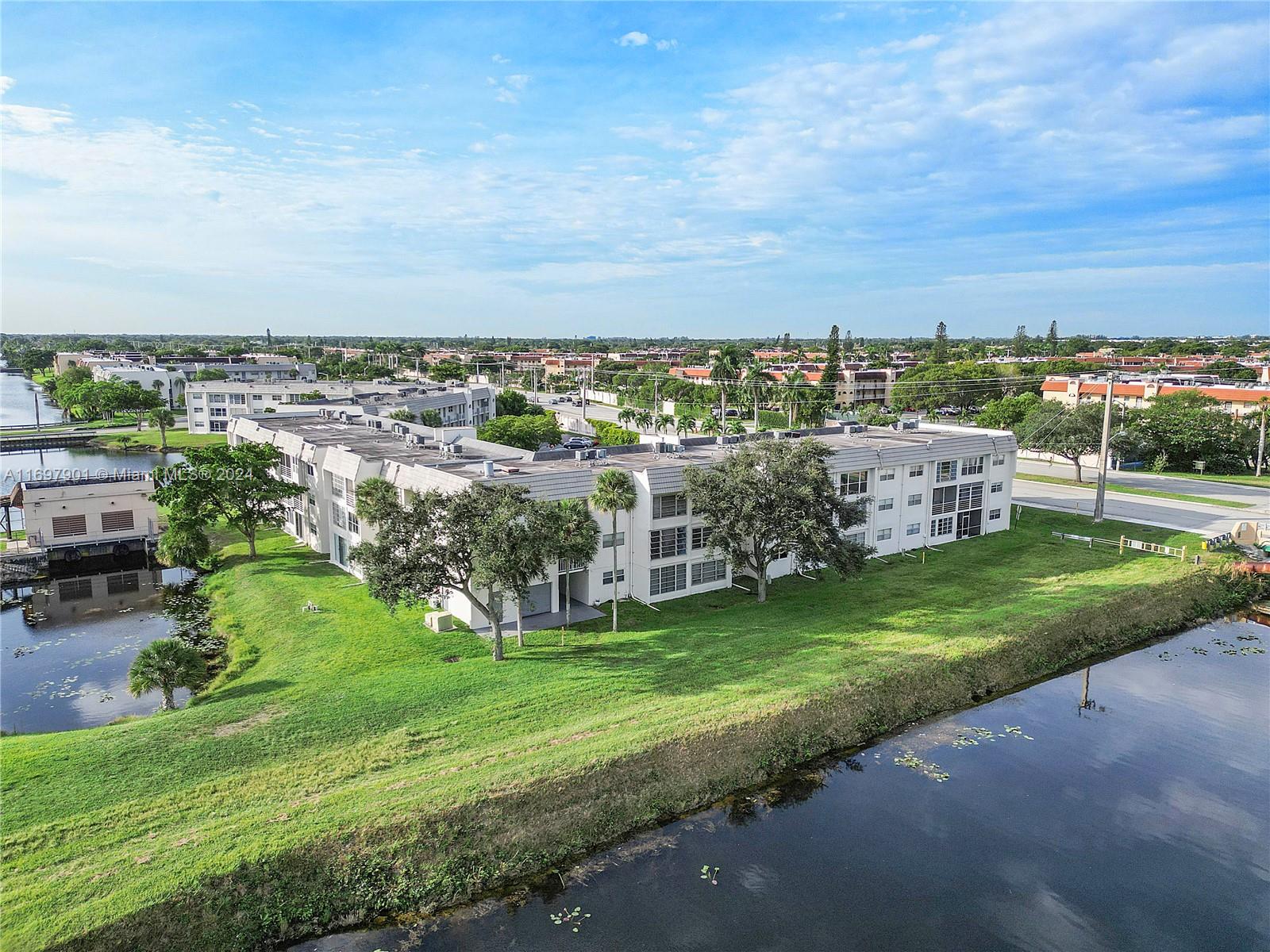 8590 Sunrise Lakes Blvd Unit: 303