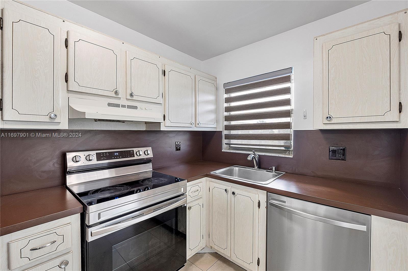 8590 Sunrise Lakes Blvd Unit: 303