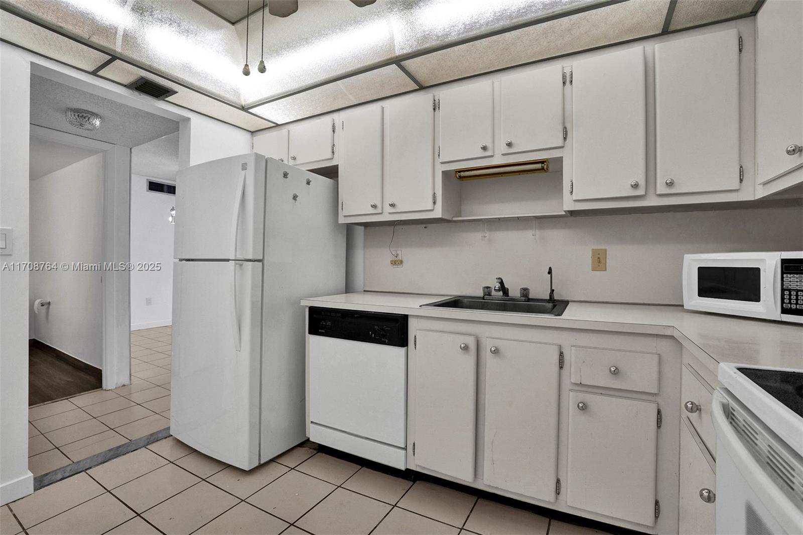 1300 NE Miami Gardens Dr Unit: 1010E