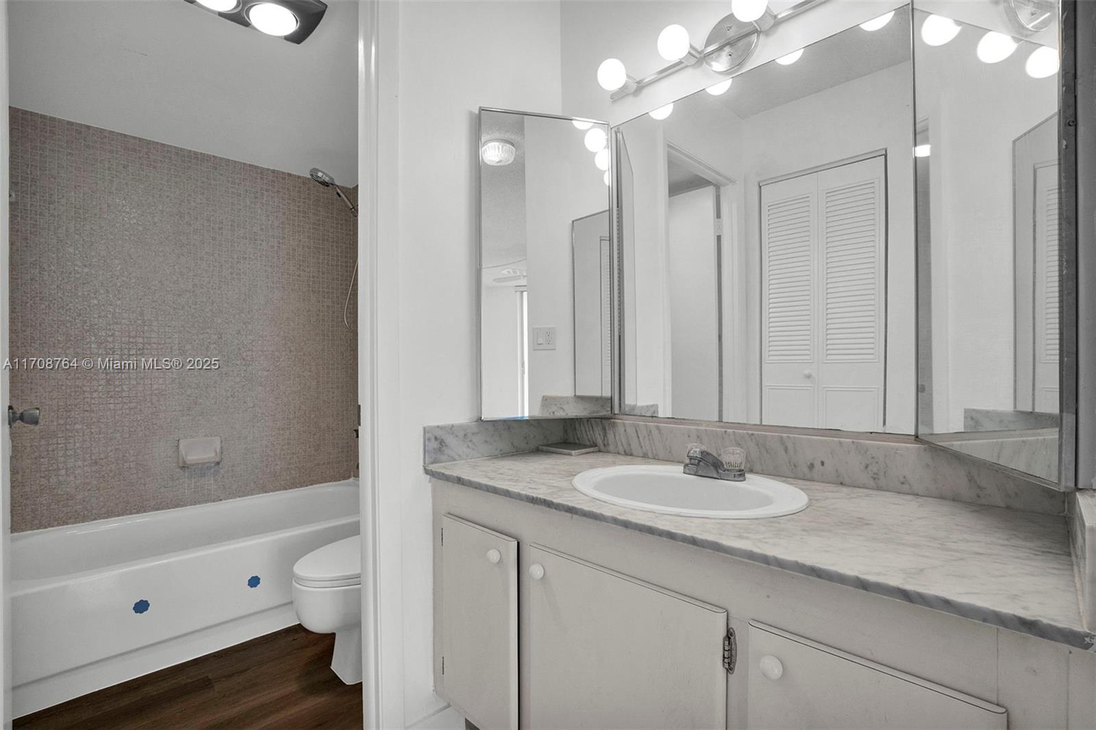 1300 NE Miami Gardens Dr Unit: 1010E