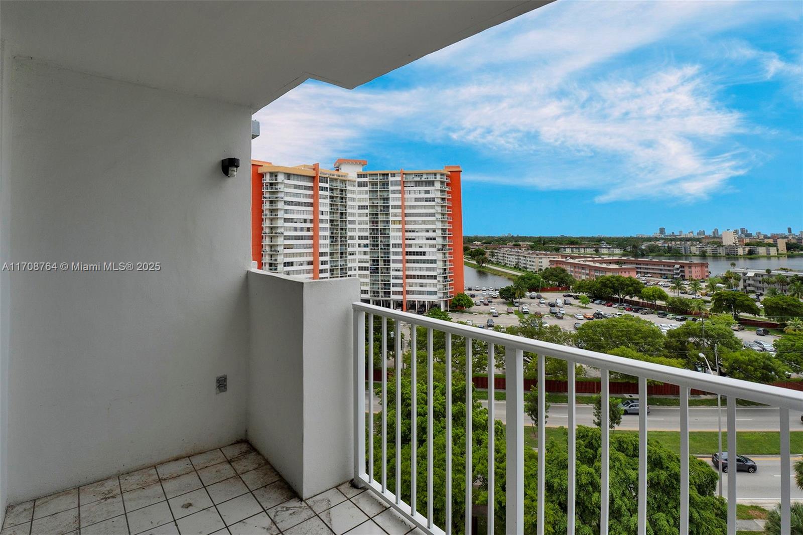 1300 NE Miami Gardens Dr Unit: 1010E